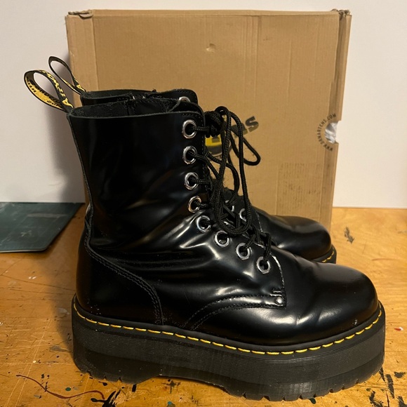 DR. MARTENS Jadon Max Black Buttero Leather Platform Ankle Boots Women's 10 - Picture 14 of 14